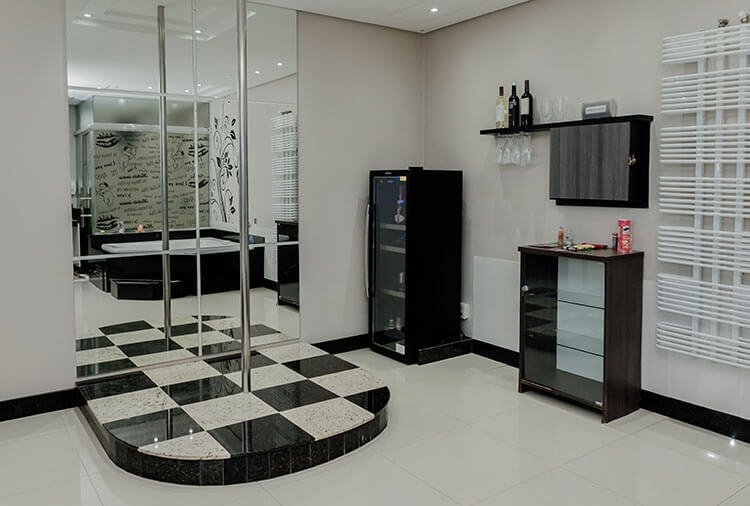 Velit Premium - Saída para Barão, Erechim - Suíte Lounge foto 9
