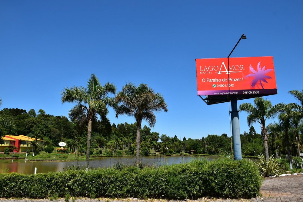 Lago Amor Motel, Marau