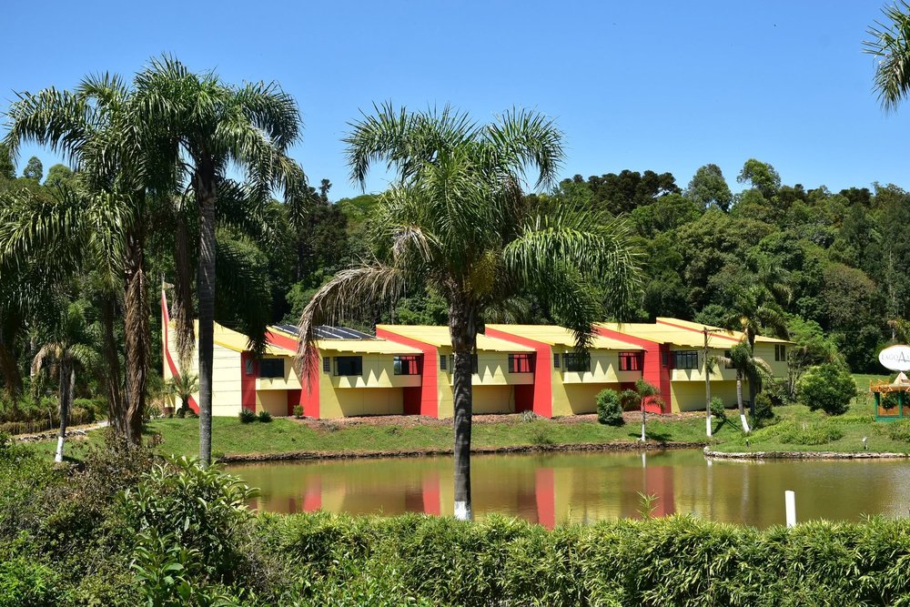 Lago Amor Motel, Marau