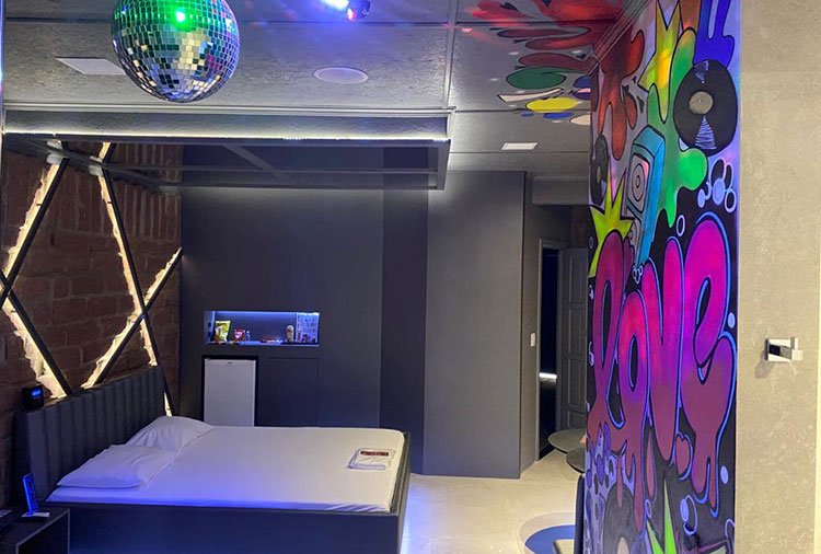 Motel Casa de Pedra, Carazinho - Suíte 5 - Disco foto 3
