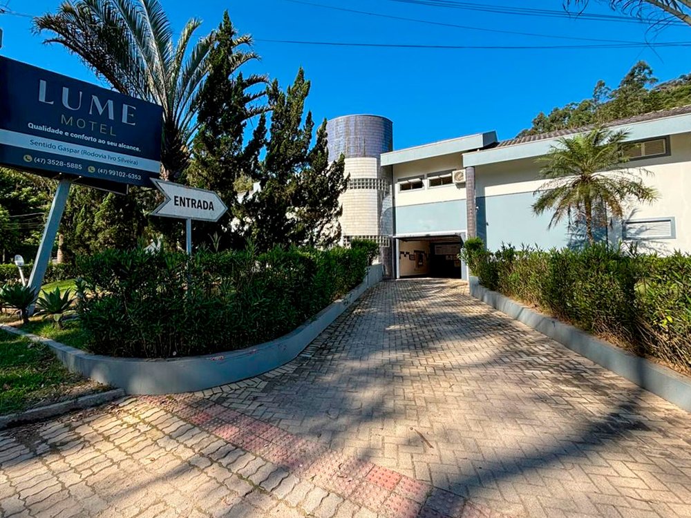 Lume Motel, Brusque