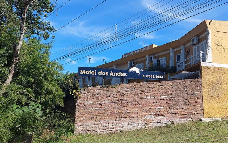 Motel dos Andes, Dois Irmãos