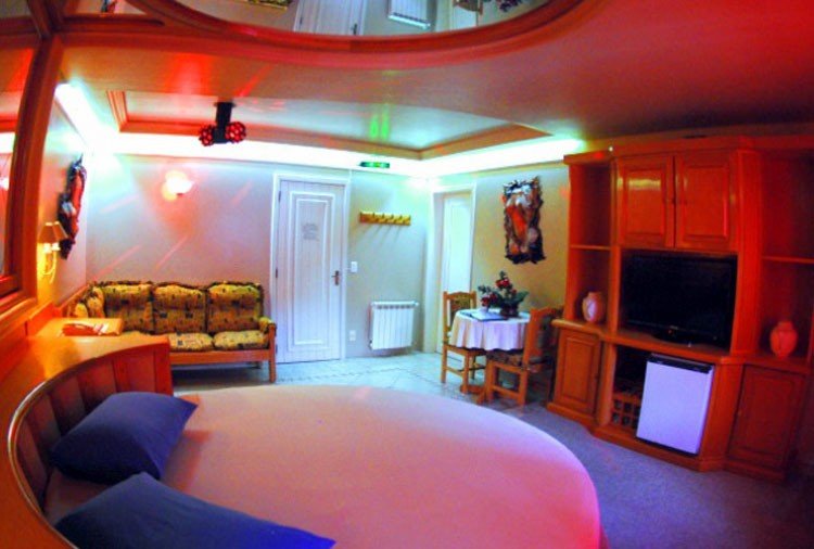 Motel Avenida, Gramado - Suíte Real foto 4