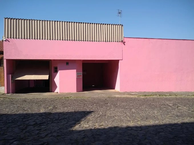 Lyon Motel, Parobé