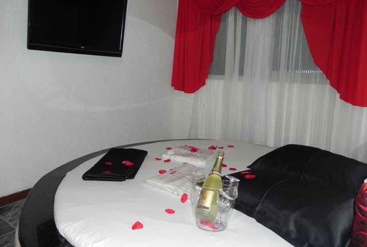 Motel Gêmeos - Tramandaí, Tramandaí - Suíte Especial com Piscina foto 3