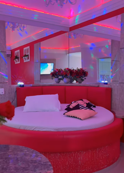 Planeta Motel, Marau